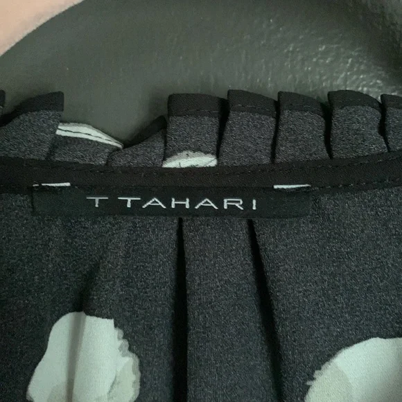 🖤🤍TAHARI Black and White Polka Dot Blouse - Picture 4 of 9